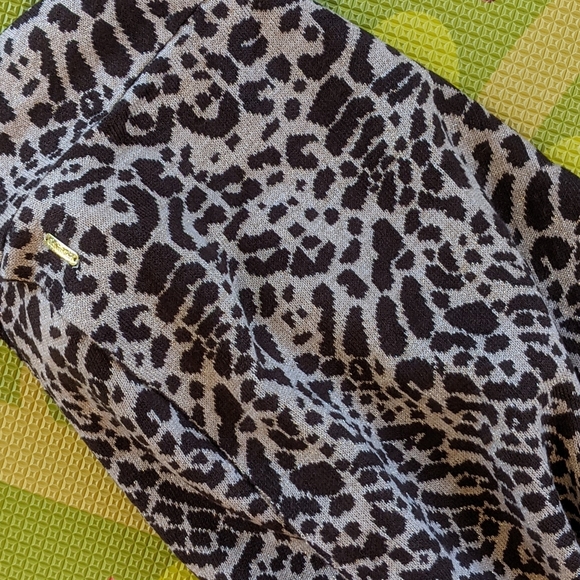 Calvin Klein Leopard Infinity Scarf - Picture 12 of 12
